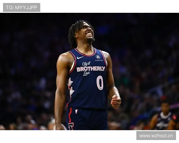 马克西半场表现出色10投6中砍下18分3篮板4助攻尽管有4次失误依然贡献良多